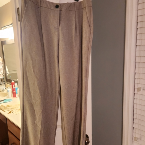 High-Rise Tailored Wide-Leg Trousers in Light Gray - Picture 4 of 4
